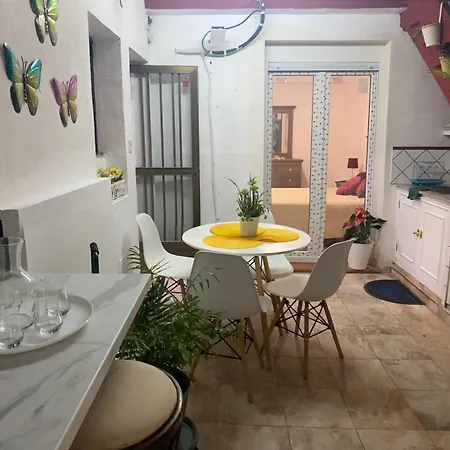 La Casa Amarilla De Luis Y Eileen Nyaraló Villajoyosa