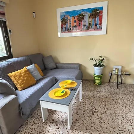 La Casa Amarilla De Luis Y Eileen * Villajoyosa